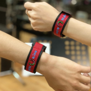 君を逮捕する手錠代わりのガチャブレス