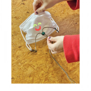 軽いから肩こり頭痛の心配はないよマスクストラップ