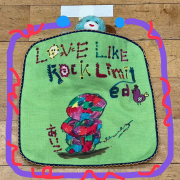 前回作ってめっちゃ便利やったから絵柄を変えてもっかい作りました。こんなんなんぼあってもいいですからね〜ハンドタオル(2枚セット)