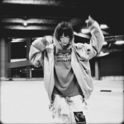 恋は失くさないTシャツ＜荒れたレッド＞