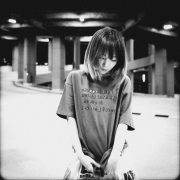 恋は失くさないTシャツ＜荒れたカーキ＞